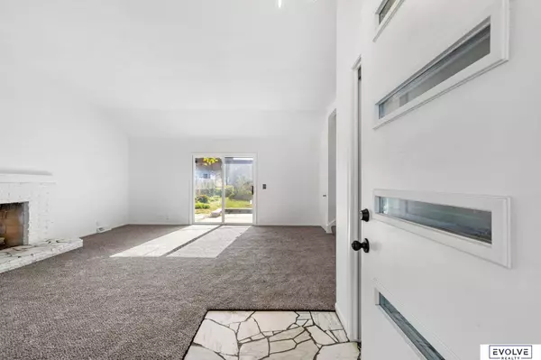 2425 S 113th Street, Omaha, NE 68144