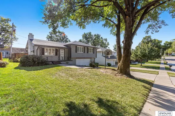 2425 S 113th Street, Omaha, NE 68144