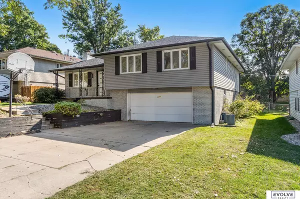 2425 S 113th Street, Omaha, NE 68144