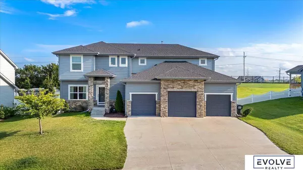 11105 Edgewater Drive, Papillion, NE 68046