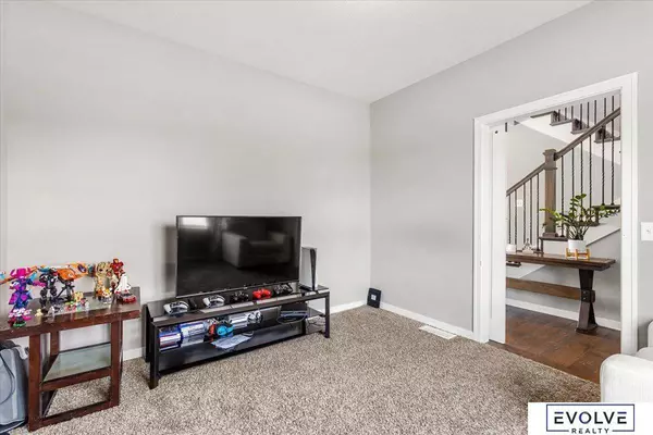 11105 Edgewater Drive, Papillion, NE 68046