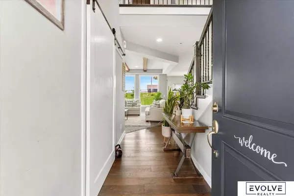 11105 Edgewater Drive, Papillion, NE 68046