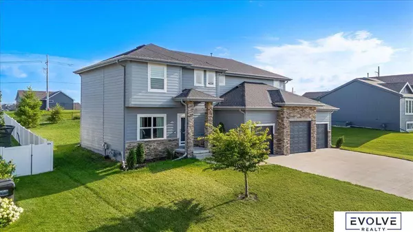 11105 Edgewater Drive, Papillion, NE 68046