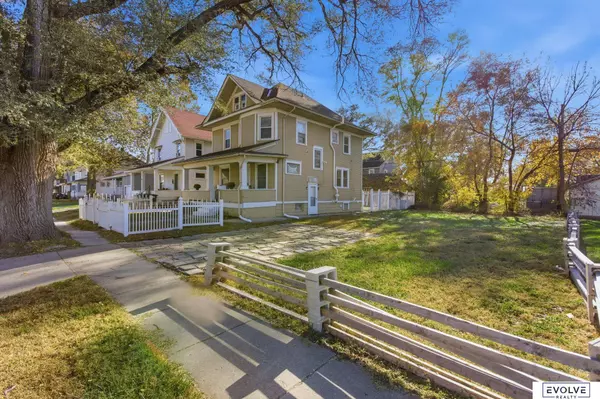 2561 Pinkney Street, Omaha, NE 68111-0000