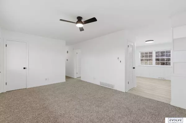 7416 S 85th Street, La Vista, NE 68128