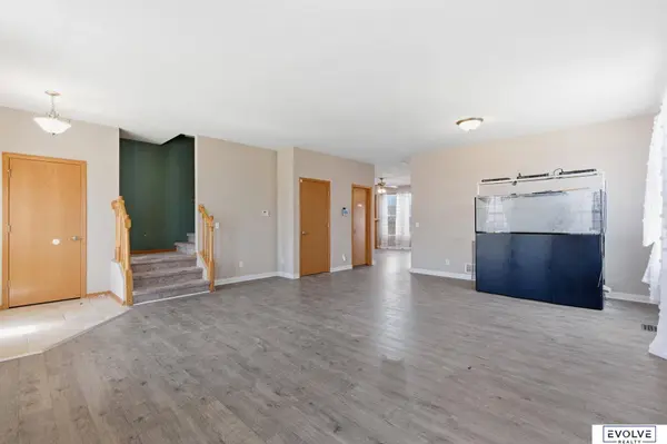 10714 King Street, Omaha, NE 68122