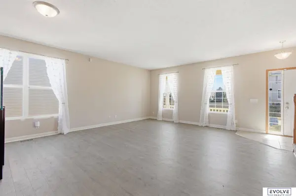 10714 King Street, Omaha, NE 68122