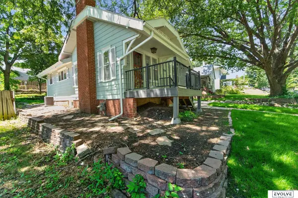 2040 N 50Th ST, Omaha, NE 68104