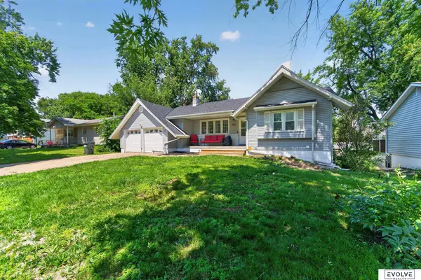 7141 Wood Lane DR, La Vista, NE 68128