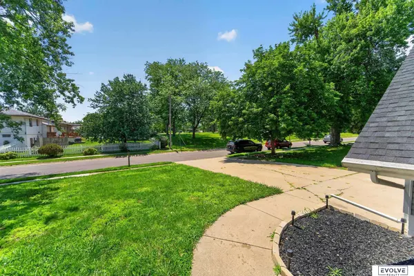 7141 Wood Lane DR, La Vista, NE 68128