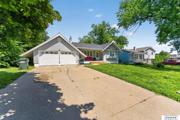 7141 Wood Lane DR, La Vista, NE 68128