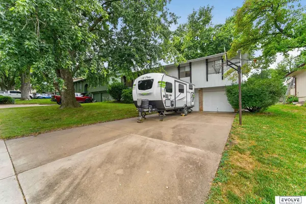5064 S 106th AVE, Omaha, NE 68127