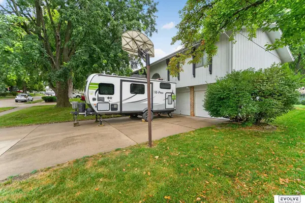 5064 S 106th AVE, Omaha, NE 68127