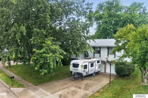 5064 S 106th AVE, Omaha, NE 68127
