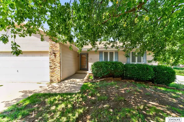 9324 Y ST, Omaha, NE 68127