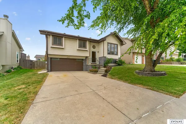 8030 Bauman AVE, Omaha, NE 68122
