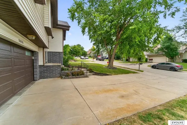 8030 Bauman AVE, Omaha, NE 68122