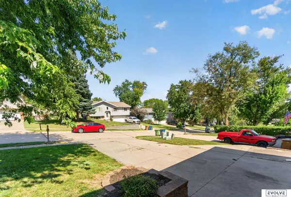 2103 Whitted DR, Bellevue, NE 68123