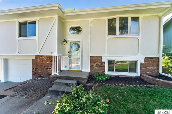 2103 Whitted DR, Bellevue, NE 68123