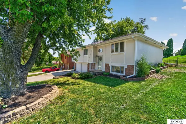 2103 Whitted DR, Bellevue, NE 68123