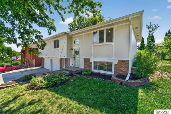 2103 Whitted DR, Bellevue, NE 68123