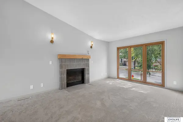 8030 Bauman AVE, Omaha, NE 68122