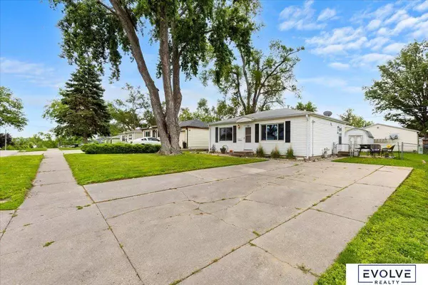 7309 Joseph Avenue, La Vista, NE 68128