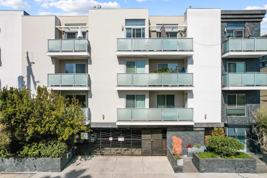 7133 Hawthorn Ave #PH6, Los Angeles, CA 90046-3275