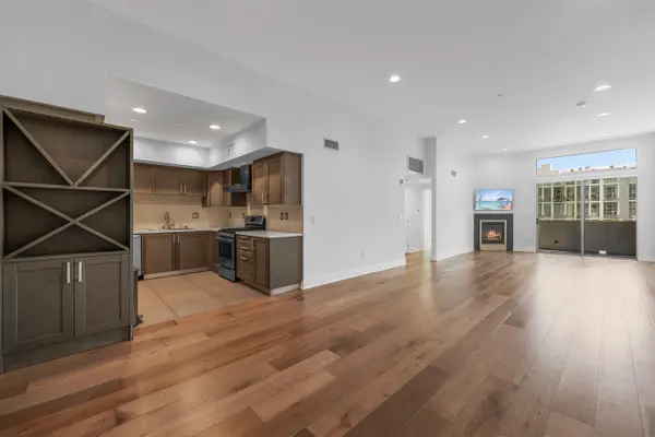 7133 Hawthorn Ave #PH6, Los Angeles, CA 90046-3275