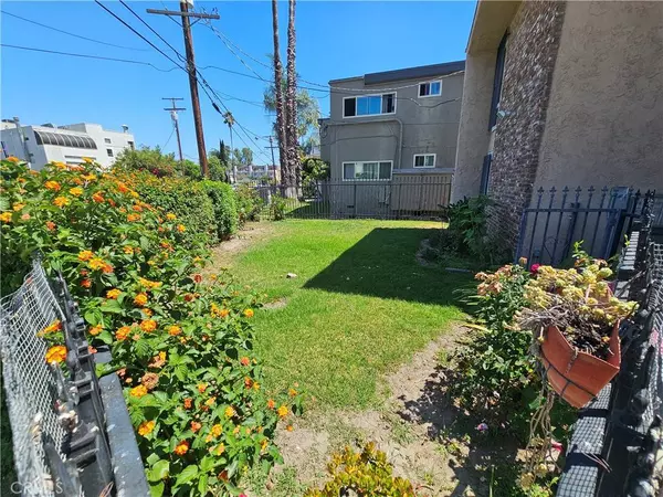 6045 Hazelhurst PL #7, North Hollywood, CA 91606