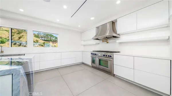 1001 Via Alta, Burbank, CA 91501