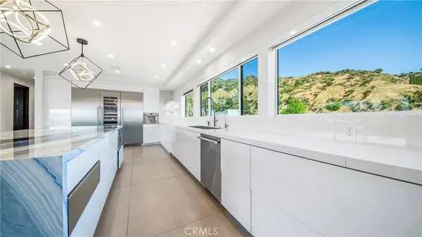 1001 Via Alta, Burbank, CA 91501