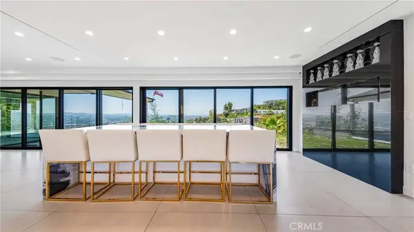 1001 Via Alta, Burbank, CA 91501