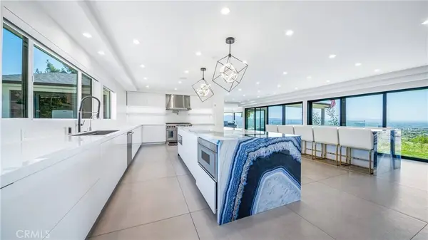 1001 Via Alta, Burbank, CA 91501