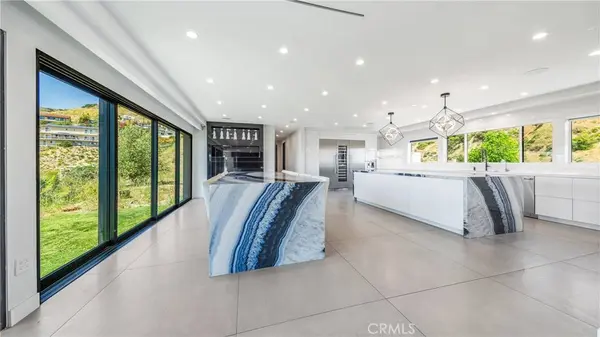 1001 Via Alta, Burbank, CA 91501