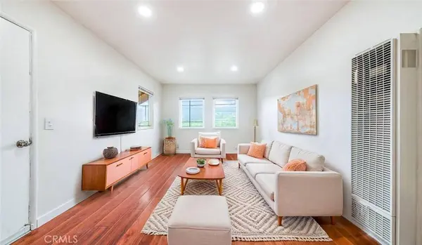 5863 Whitnall #4, North Hollywood, CA 91601