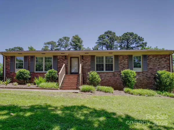 1830 Huntington PL, Rock Hill, SC 29732