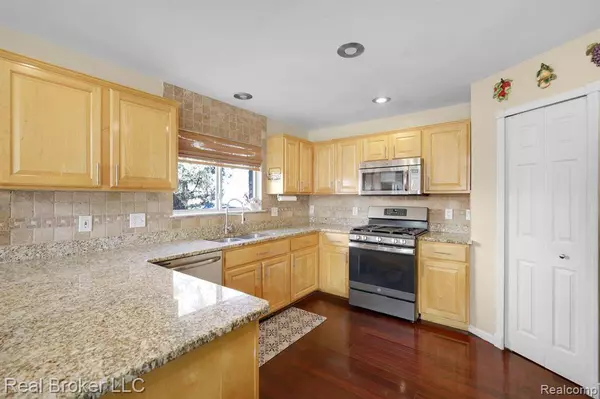 52391 WALNUT Drive, Chesterfield Twp, MI 48047