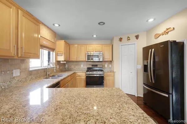 52391 WALNUT Drive, Chesterfield Twp, MI 48047