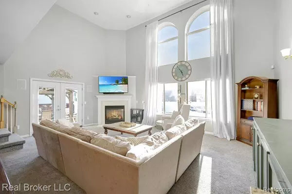 52391 WALNUT Drive, Chesterfield Twp, MI 48047