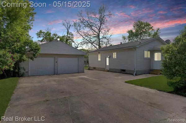 2098 E MCLEAN Avenue, Burton, MI 48529