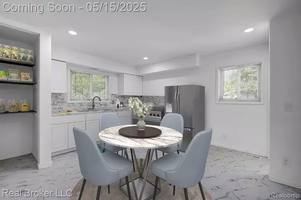 2098 E MCLEAN Avenue, Burton, MI 48529