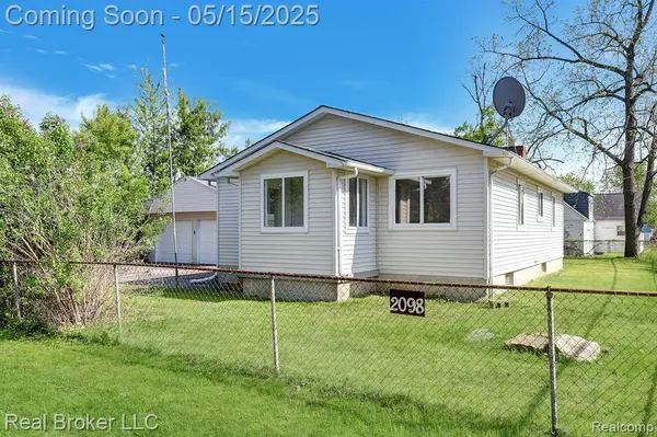 2098 E MCLEAN Avenue, Burton, MI 48529