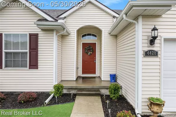 4428 Cross Creek Boulevard, Burton, MI 48509