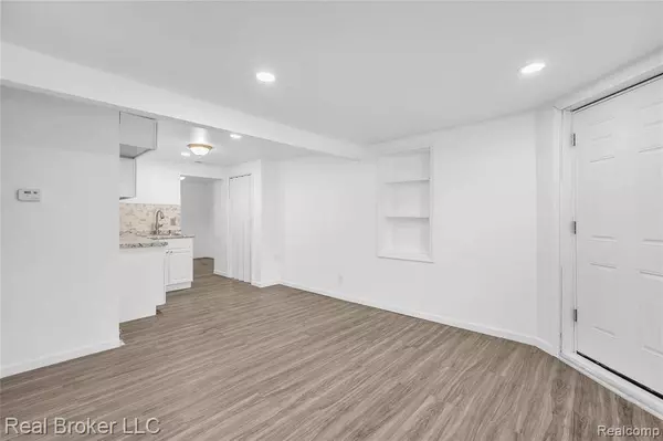 2089 Kenneth Street, Burton, MI 48529