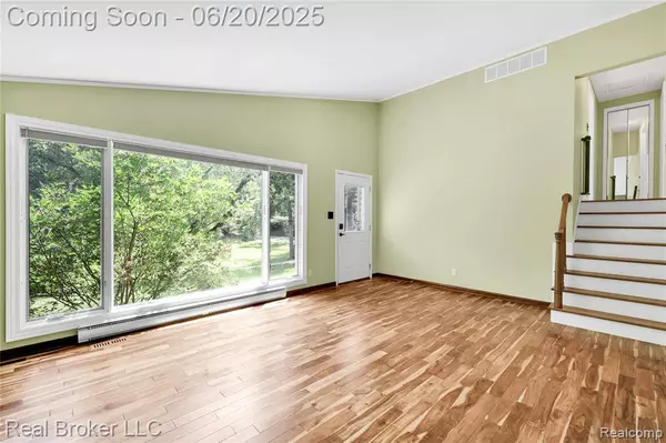 1620 Perry Lake Road, Ortonville Vlg, MI 48462