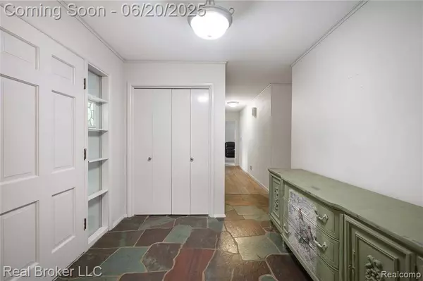 5492 N Sycamore Drive, Burton, MI 48509