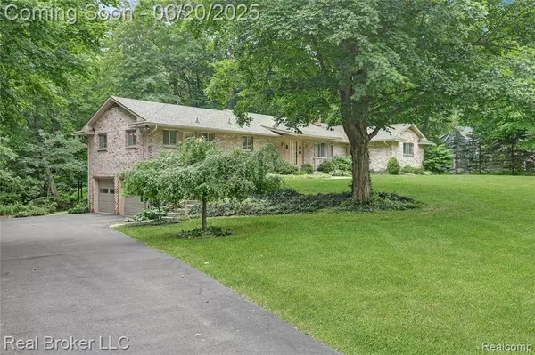 5492 N Sycamore Drive, Burton, MI 48509