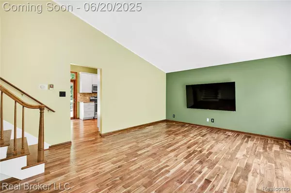 1620 Perry Lake Road, Ortonville Vlg, MI 48462