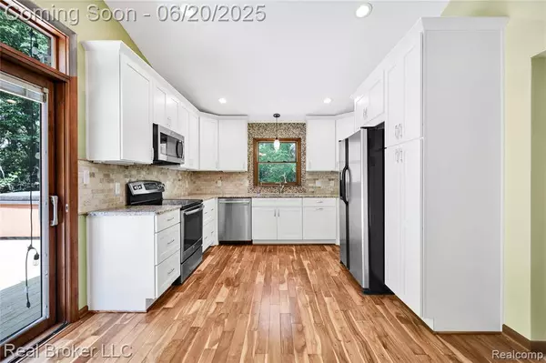 1620 Perry Lake Road, Ortonville Vlg, MI 48462